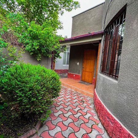 Ala-Bel Guesthouse Bishkek Esterno foto