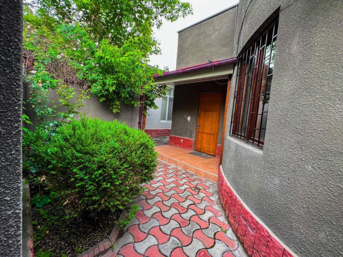 Ala-Bel Guesthouse Bishkek Esterno foto